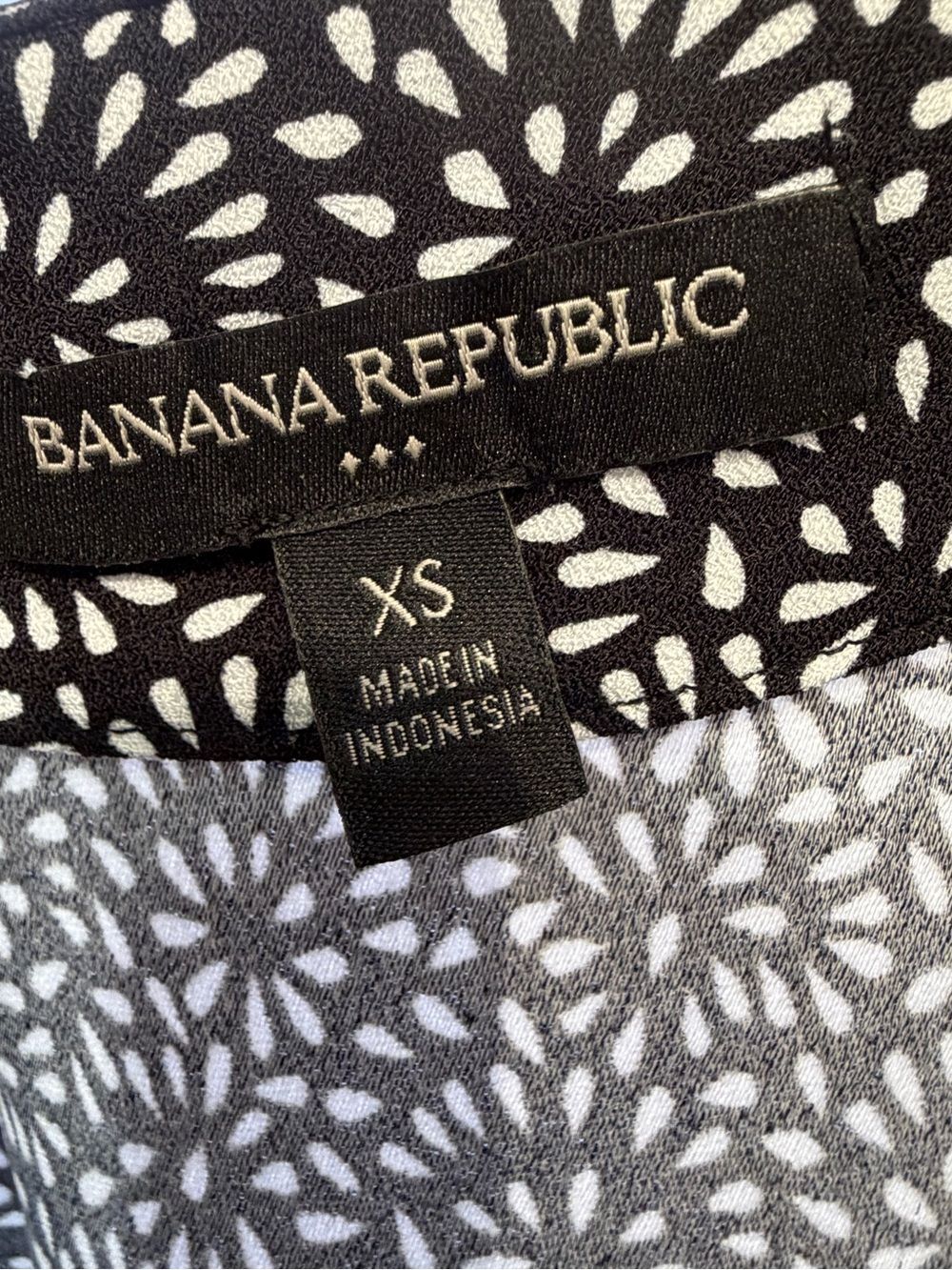 Banana Republic Women’s Black and White One-Shoulder Floral Print Blouse Size XS - Picture 4 of 7